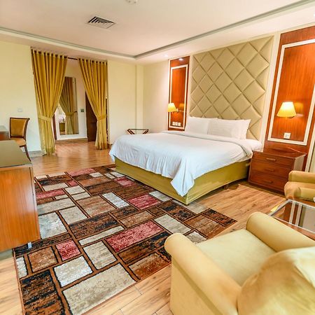 Hotel One Faisalabad Buitenkant foto