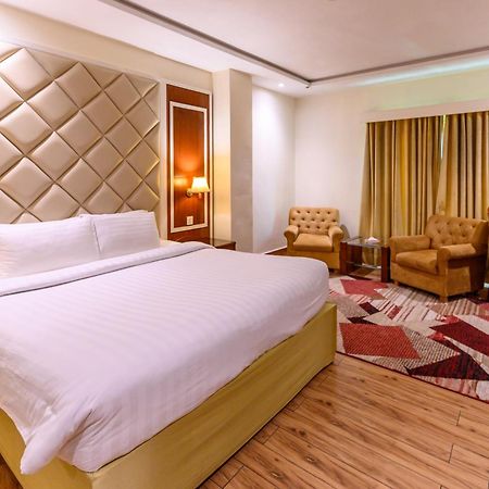 Hotel One Faisalabad Buitenkant foto