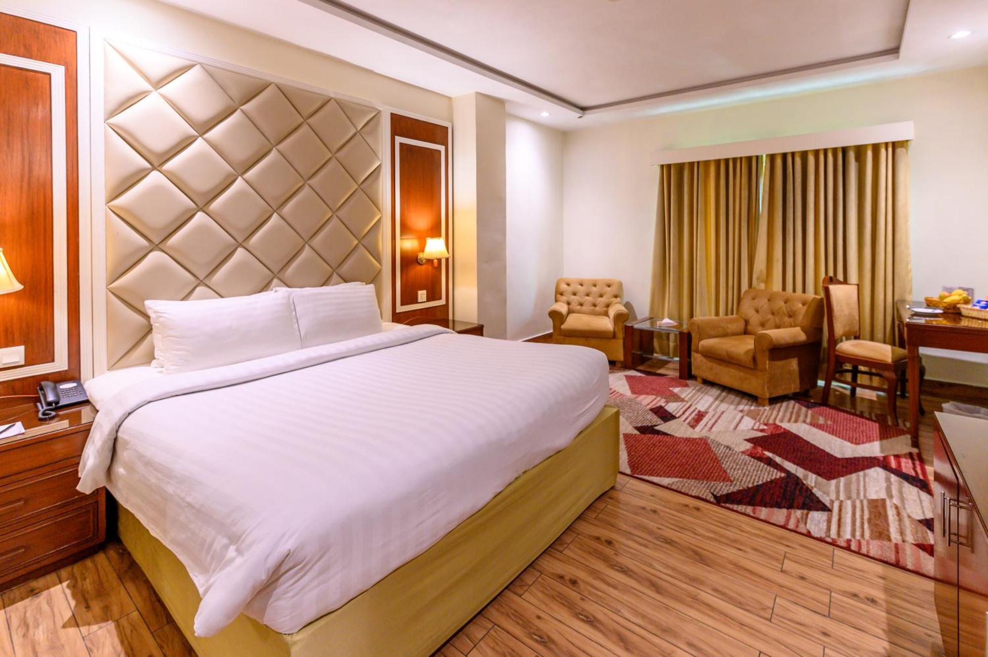Hotel One Faisalabad Buitenkant foto