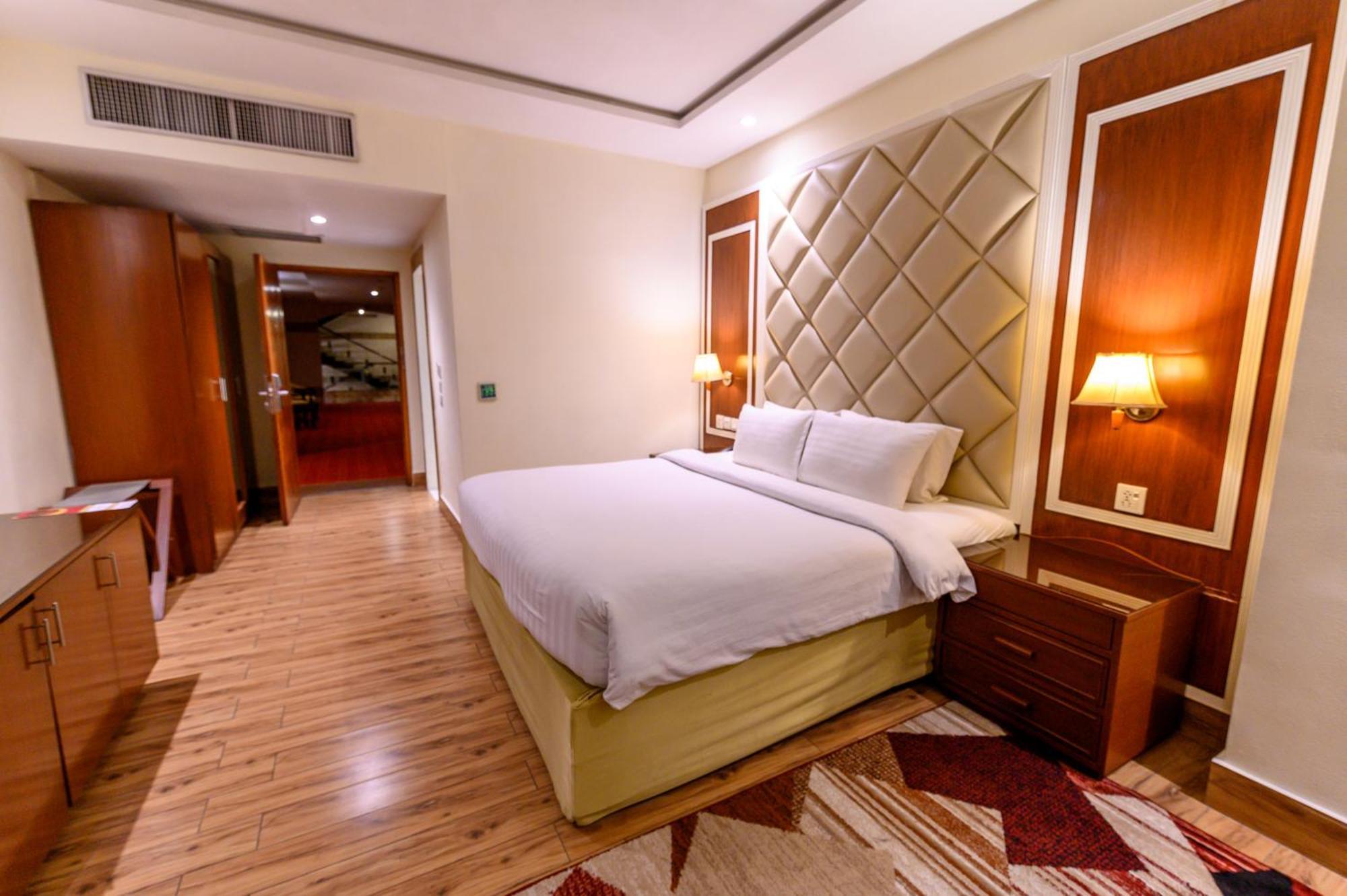 Hotel One Faisalabad Buitenkant foto