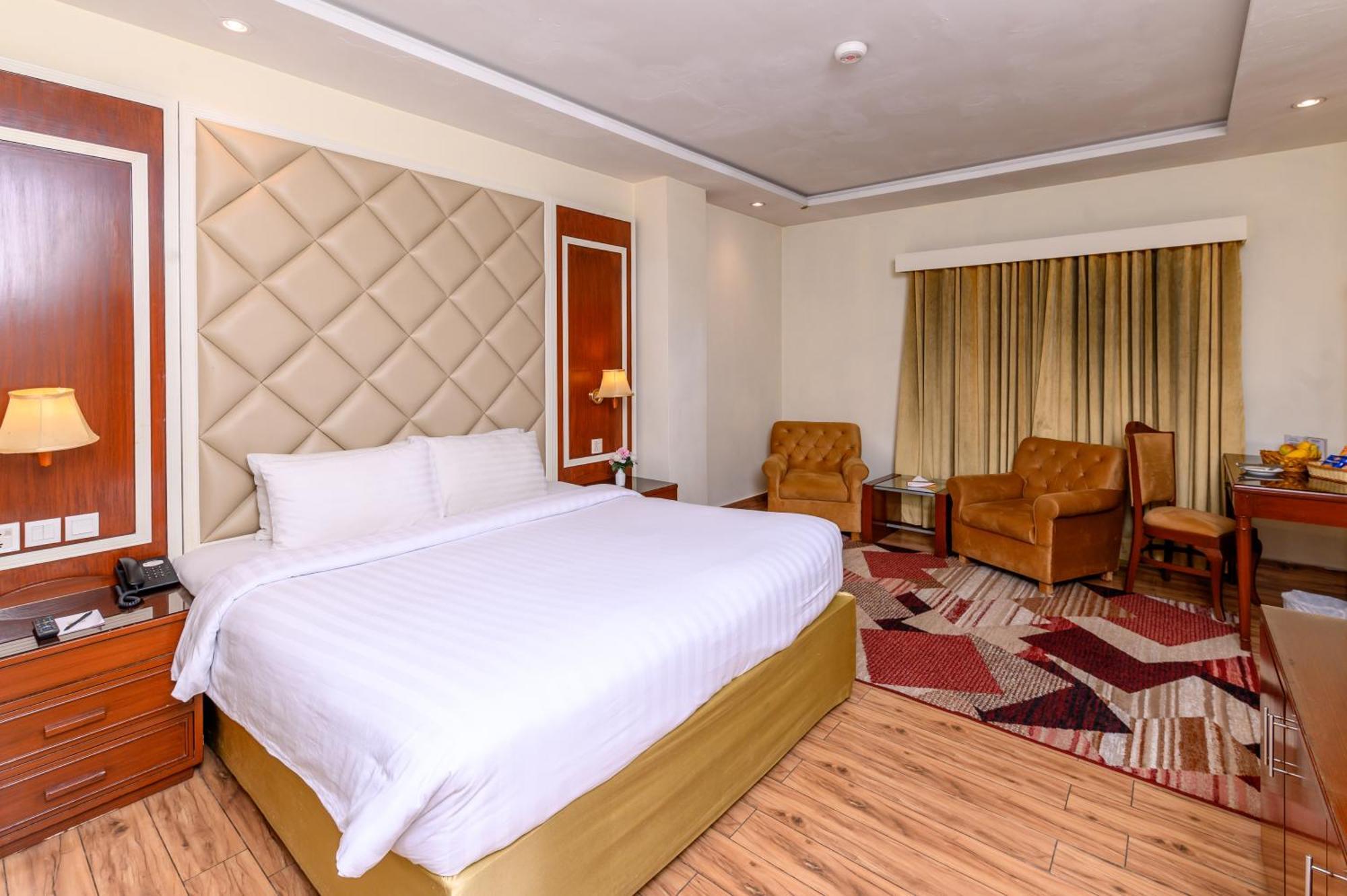 Hotel One Faisalabad Buitenkant foto