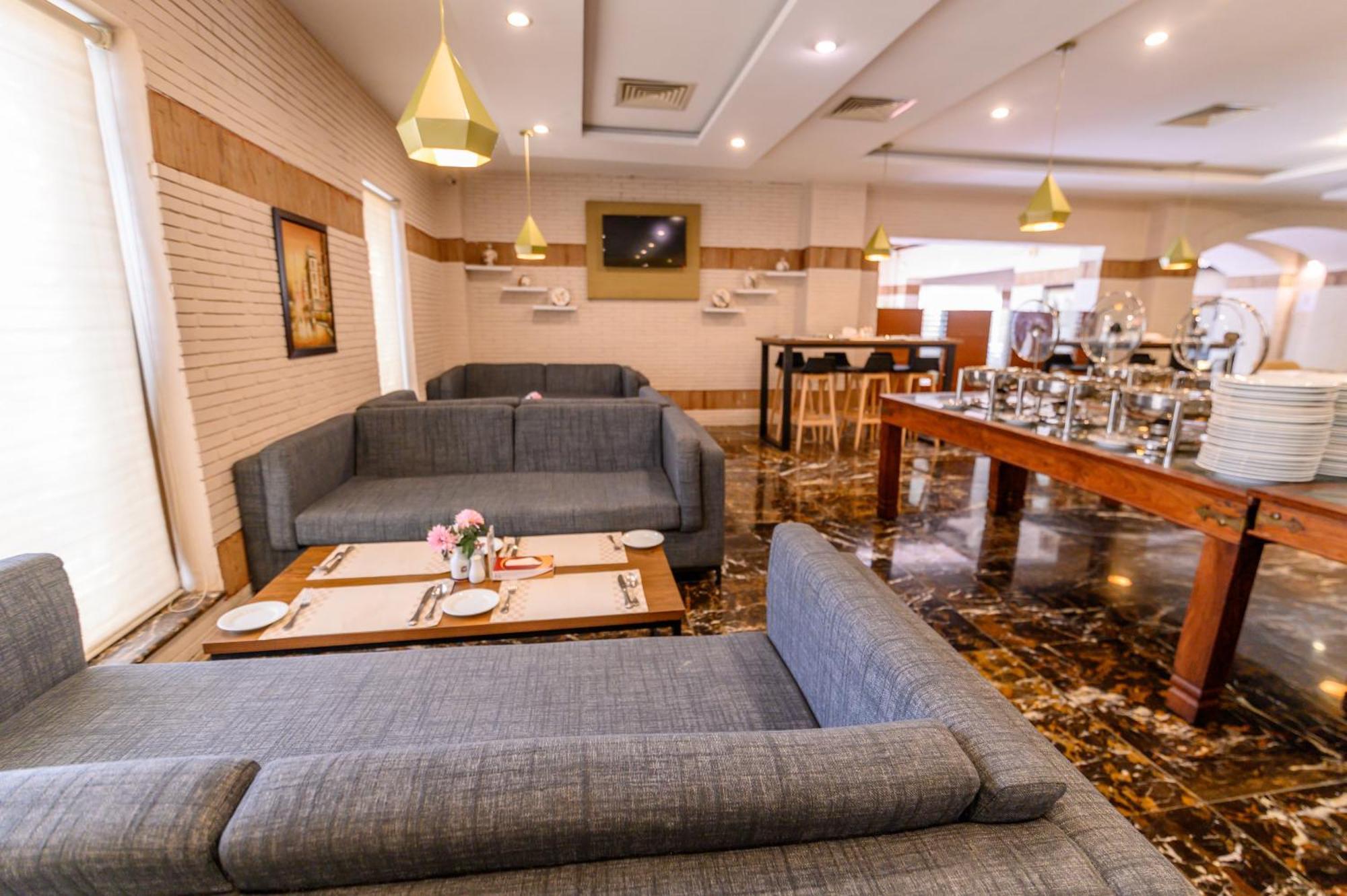 Hotel One Faisalabad Buitenkant foto